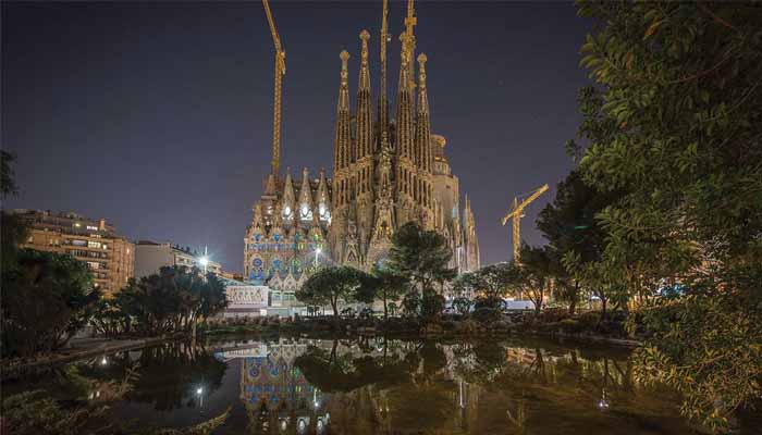 Sagrada Familia – Minunea în Construcție De 100 De Ani